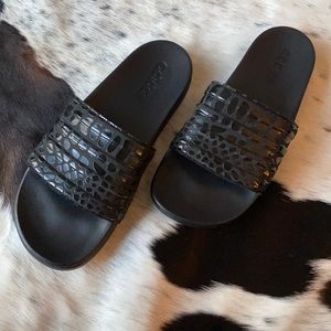 ADIDAS Adilette comfort slides. NBW